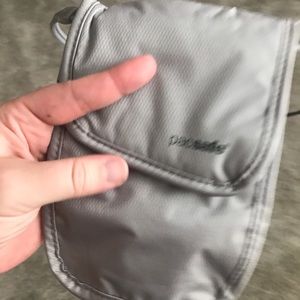 Pacsafe Bags - Pacsafe Anti-Theft RFID Blocking Neck Pouch Pacsafe Bags - Pacsafe Anti-Theft RFID Blocking Neck Pouch